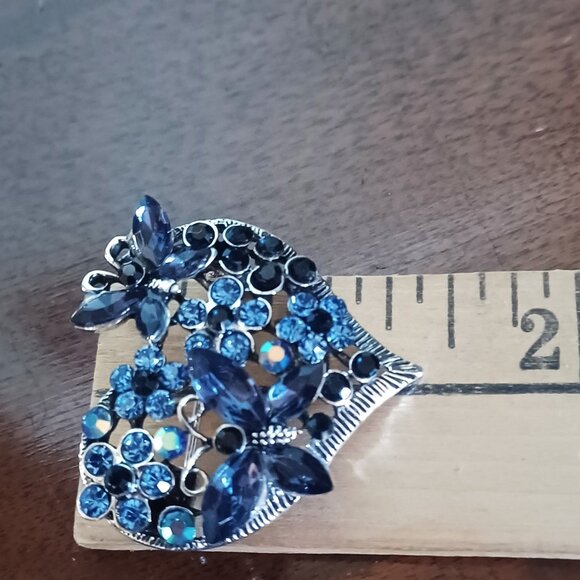Cute Blue Butterfly Brooch - Picture 4 of 4